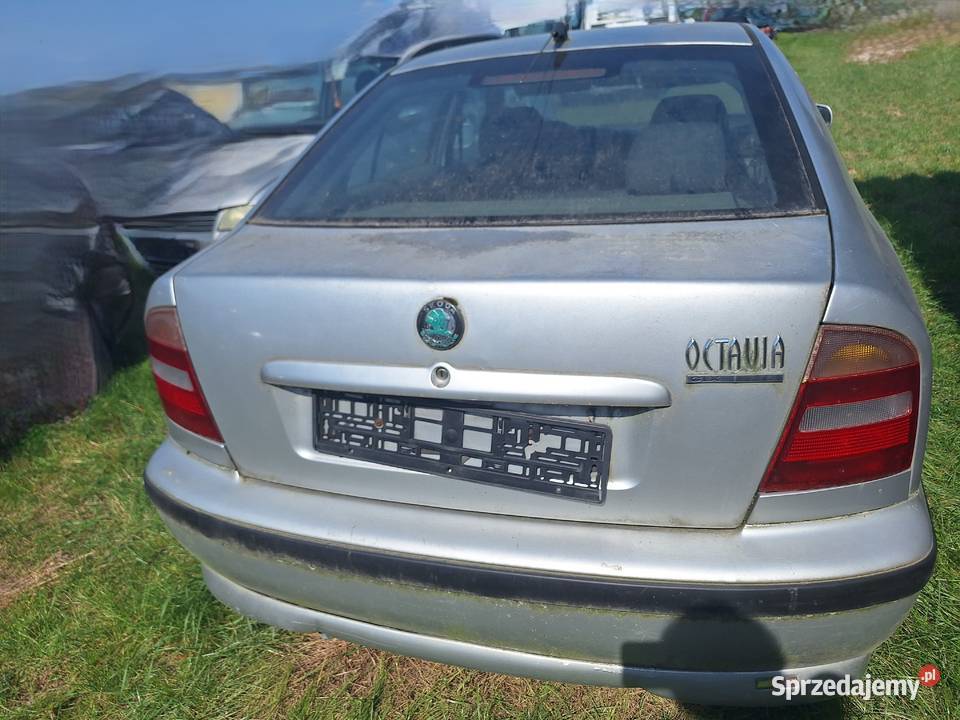 Samochód Skoda Octavia 16B osobowe Wisznice