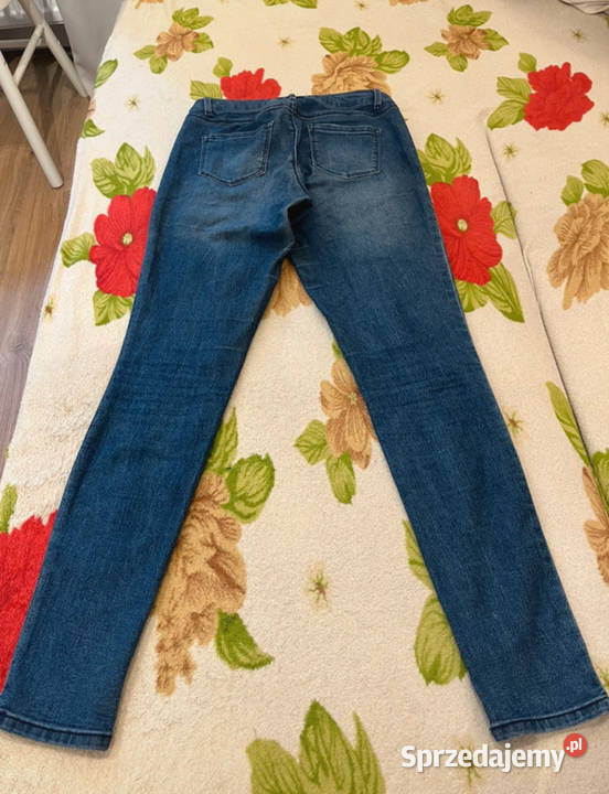 Ciemnoniebieskie obcisłe jeansy spodnie wiosna Łódź