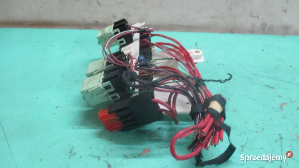 BMW E38 LIFT 28 B 01r skrzynka bezpieczników