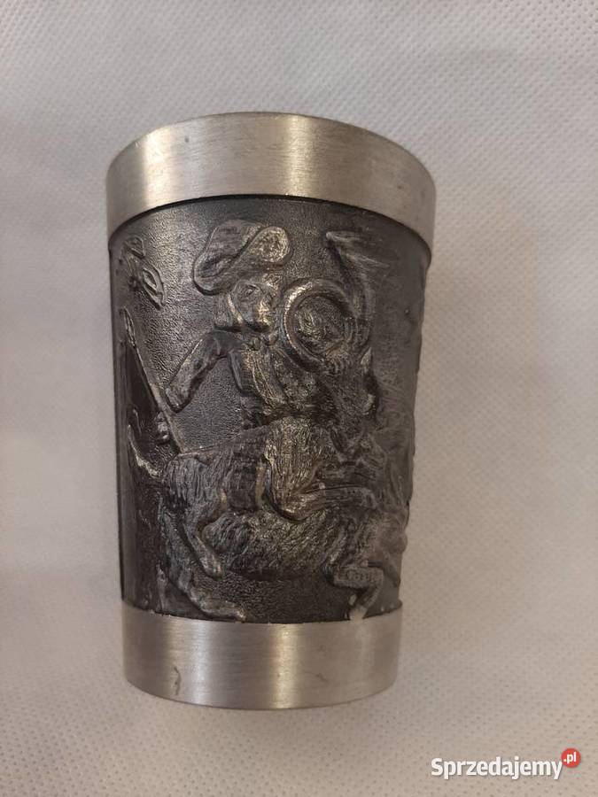 Cynowy kielich z motywem myśliwskimsygnowany kujawsko-pomorskie Inowrocław