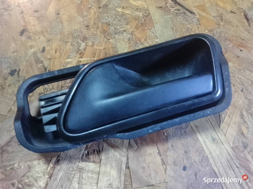 Klamka boczka drzwi lewa VW Caddy III pomorskie Szklana Huta