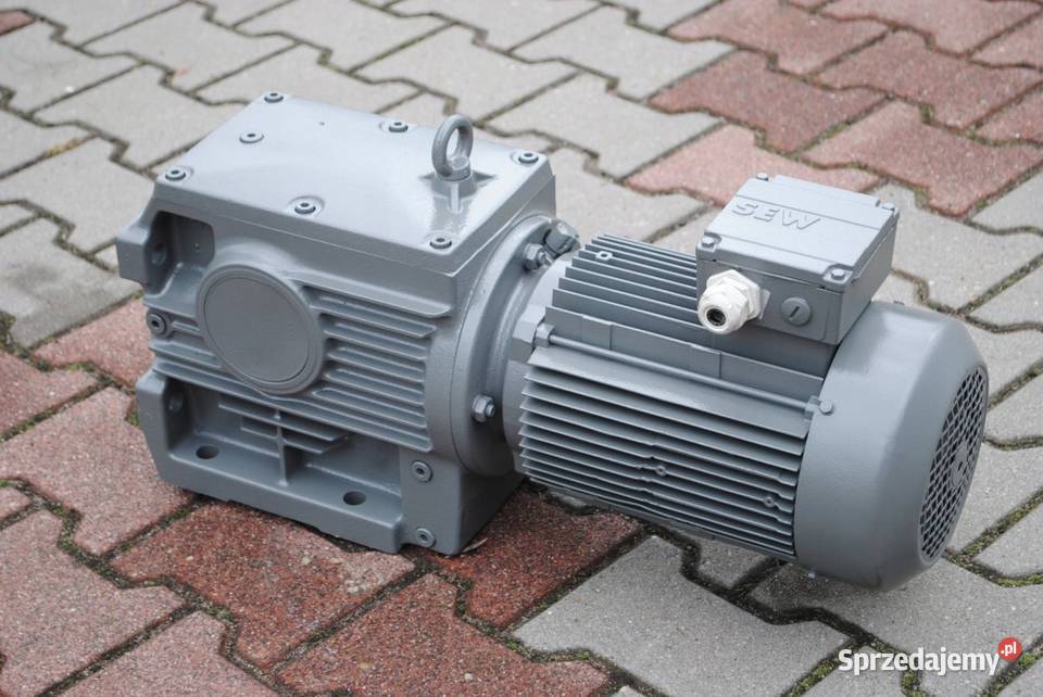 Motoreduktor kątowy dwubiegowy 253kw 110223obr Kargowa