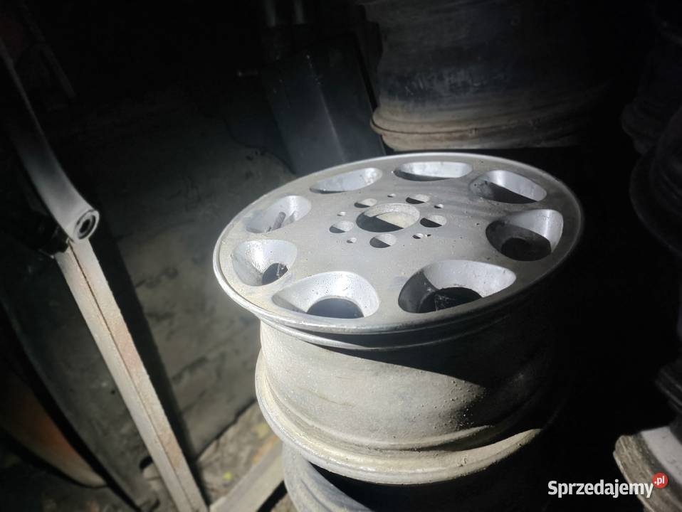 Mercedes W124 felga 15 pojedyncza 8 loch 190 Średnica 15" Samochodowe
