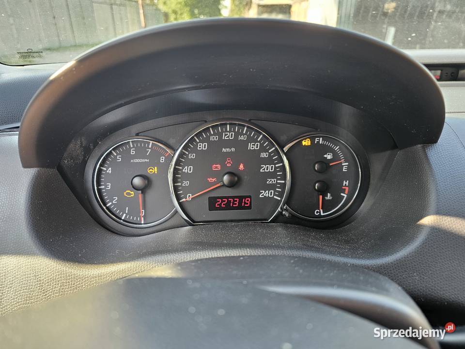 Suzuki Swift 16 stan nieuszkodzony Rejowiec Fabryczny