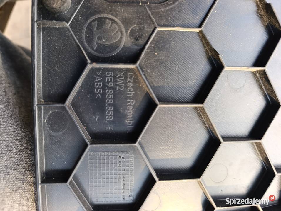 Element podwójnej podłogi bagażnika Skoda Maniów