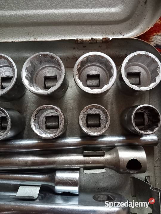 Komplet nieużywanych kluczy nasadowych z PRLu Sosnowiec