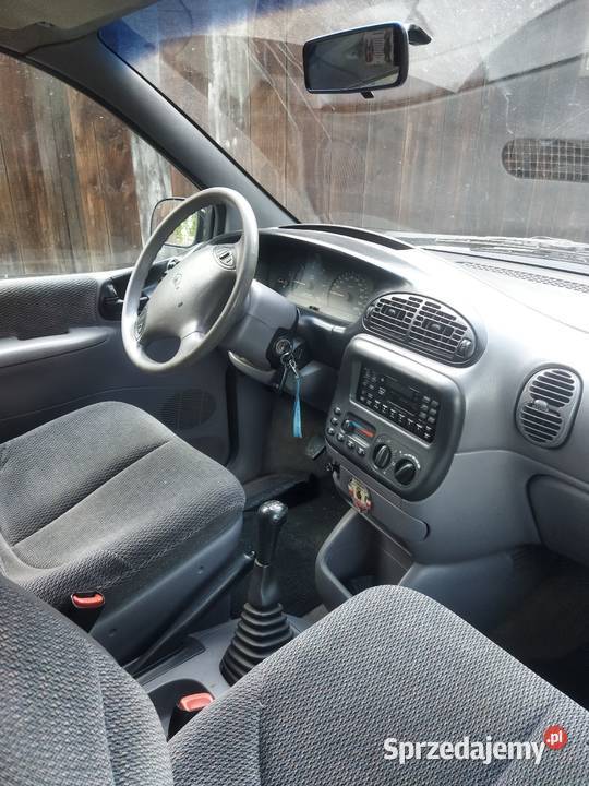 Chrysler Voyager 3 25Diesiel VAN 7 osób Voyager Ropczyce