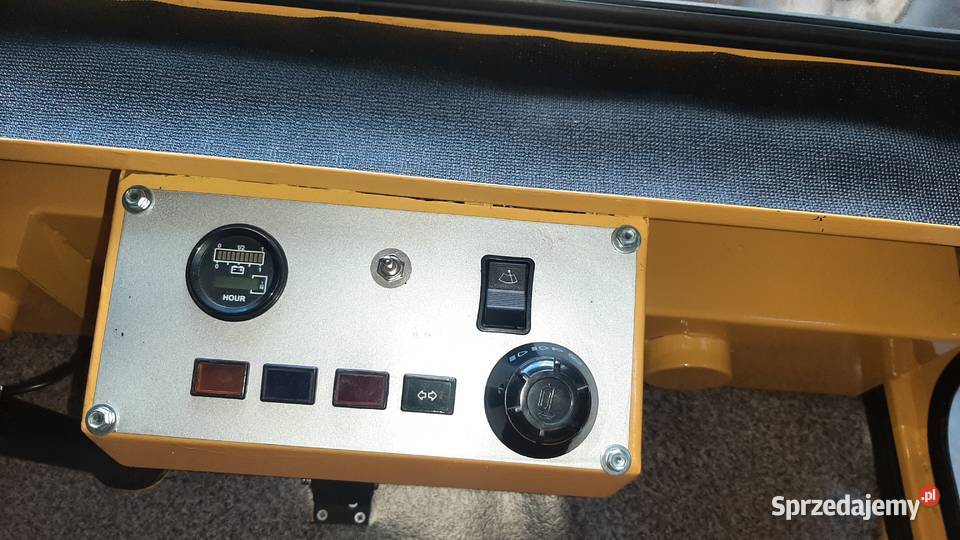 Wózek akumulatorowy WAN 1302 z burtami Leżajsk