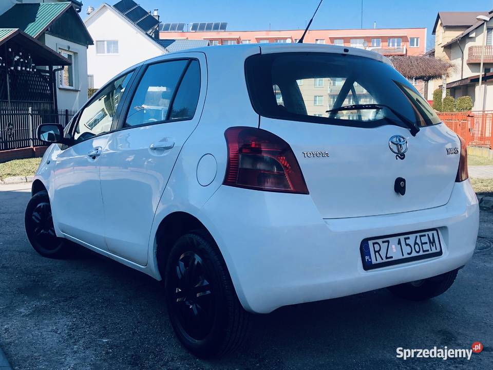 Toyota Yaris II 10VVTi 69 Biały akrylowy sprzedam