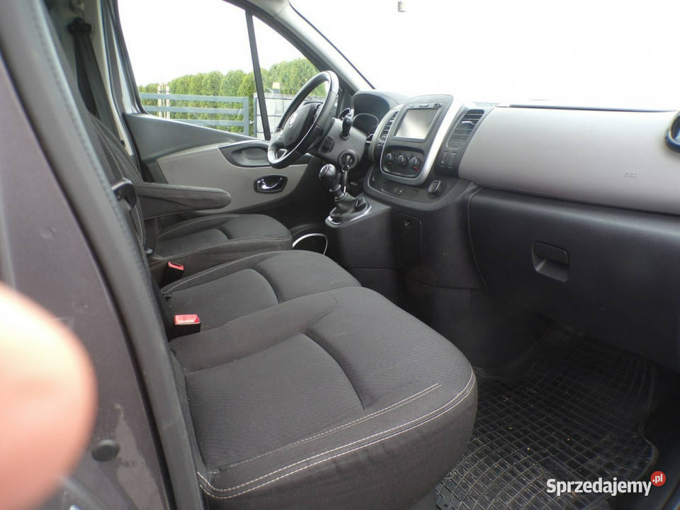 Renault Trafic renault trafic long 9 osobowy Samochody osobowe Raszków