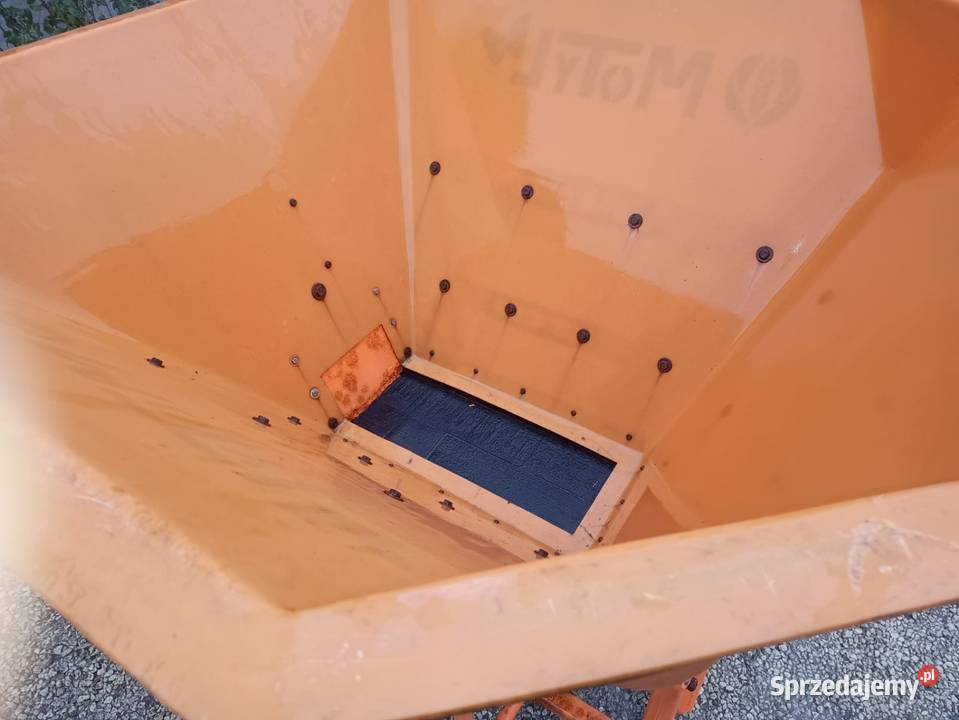 Rozsiewacz motyl Potworów