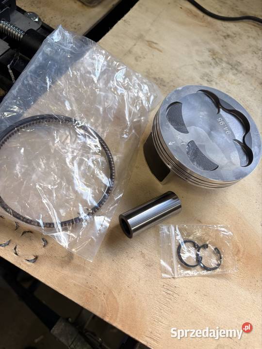 Sprzedam nowy tłok kuty 9495 mm komplet Rumy sprzedam