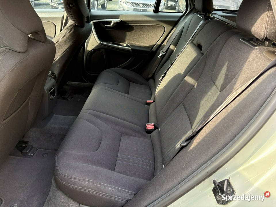Volvo V60 T4 180 Podgrzewane fotele Hak odpinany mazowieckie Lipówki