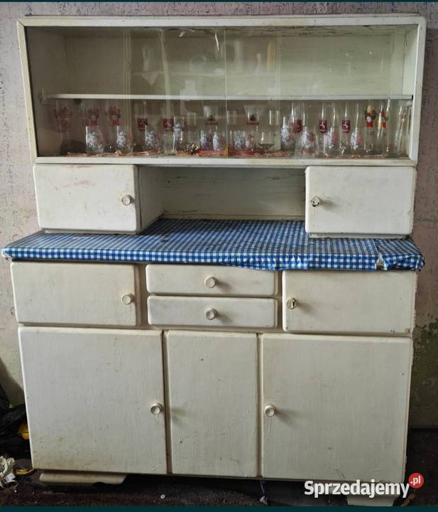 Stary kredens kuchenny Czersk