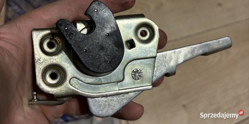 NOWY Zamek drzwi prawych Fiat 126p Motoryzacja