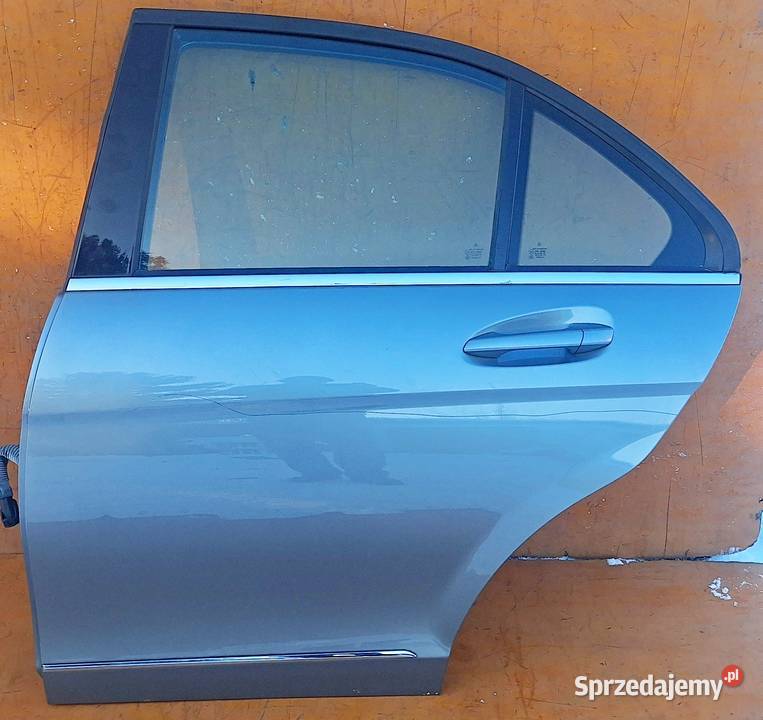 MERCEDES W204 LIFT 2012 DRZWI LEWY TYŁ KOD Części samochodowe Radom