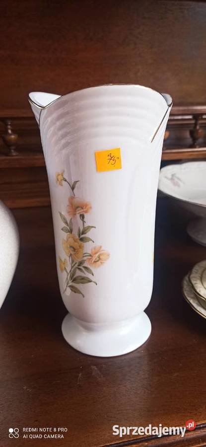 Wazon z subtelnymi kwiatami w trzech kasetonach Gdańsk