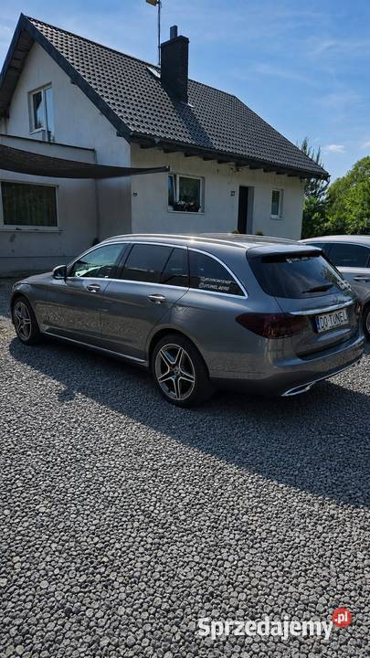 Mercedes Salon piękny zabezpieczony folią serwis Ciele