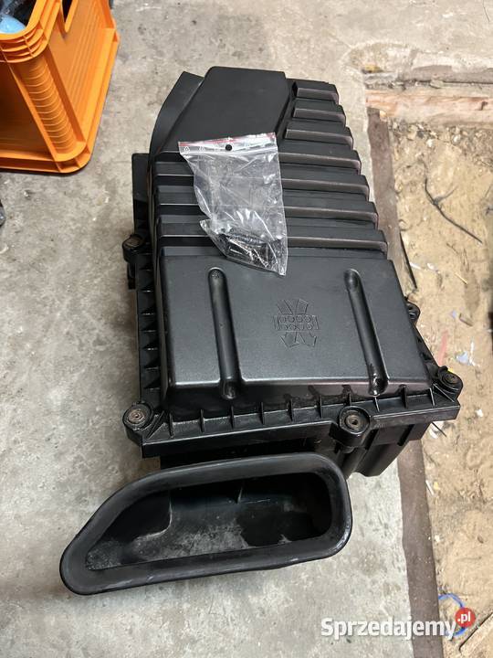 Obudowa filtra powietrza Golf R32 VR6 Obudowy filtrów Filtry łódzkie Bełchatów