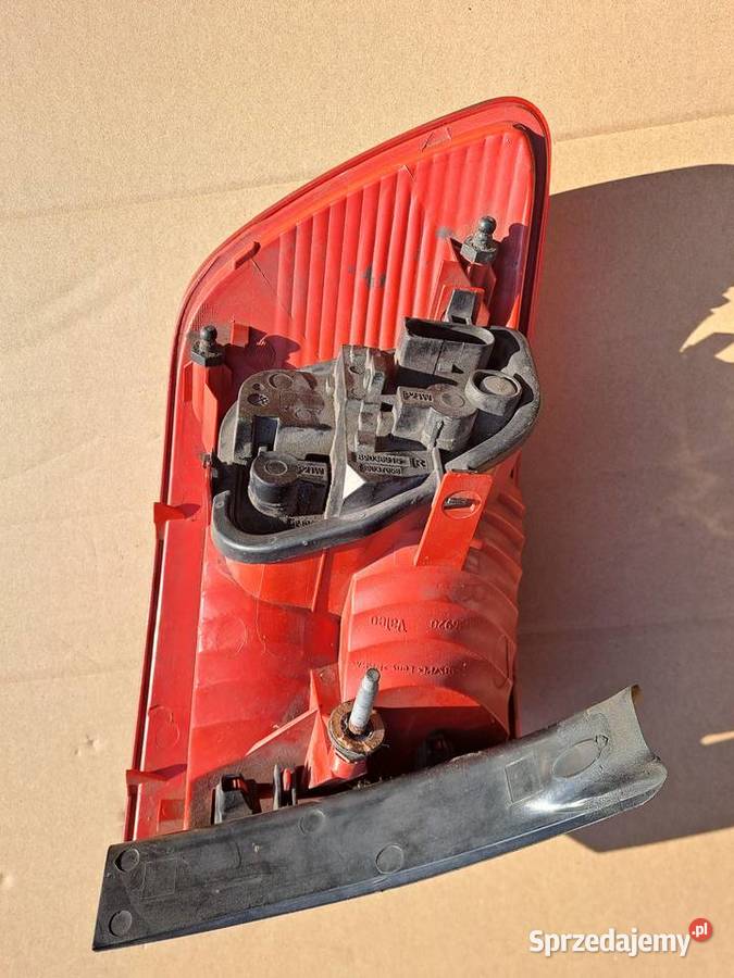 Lampa prawy tył Audi A6 C6 Kombi w błotnik osobowe Starachowice