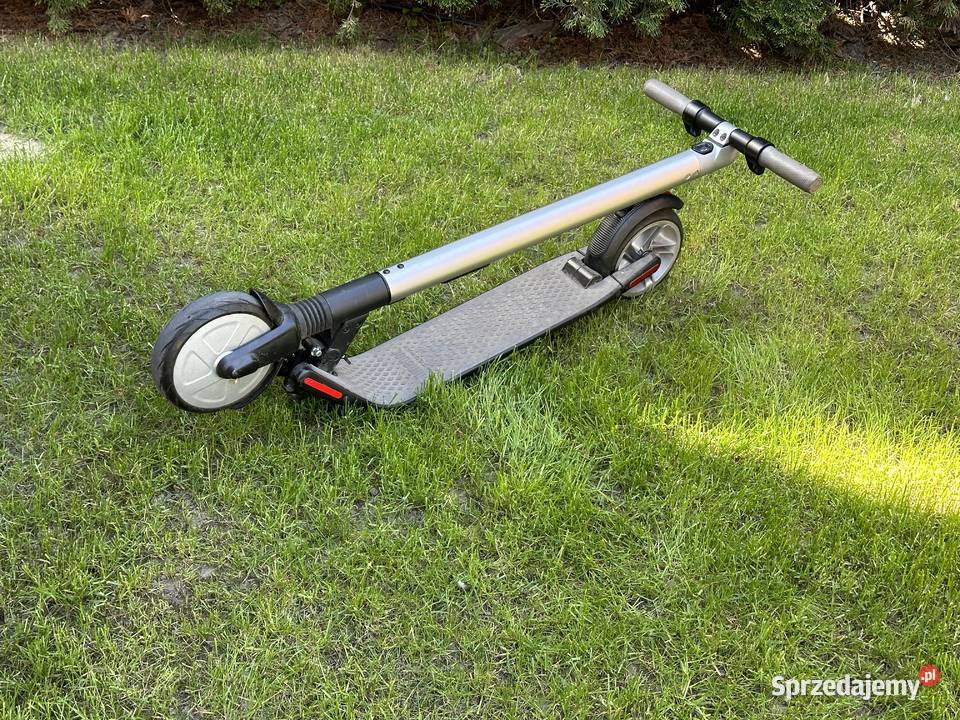 Segway Ninebot ES2 okolo 400 srebrna Świecie