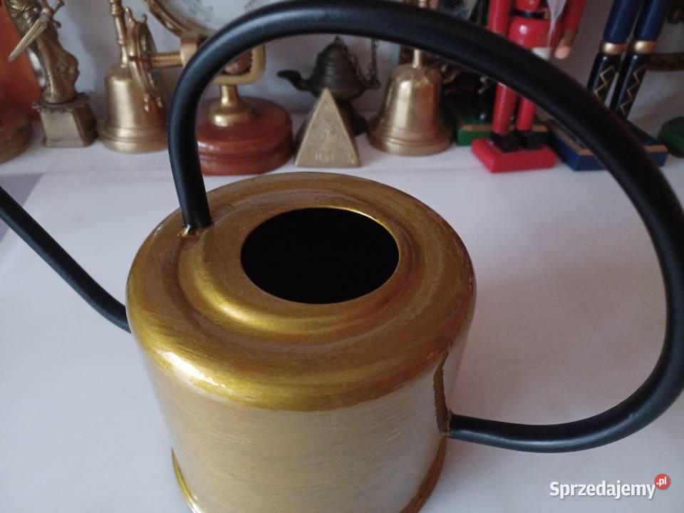 Duża ładna konewka