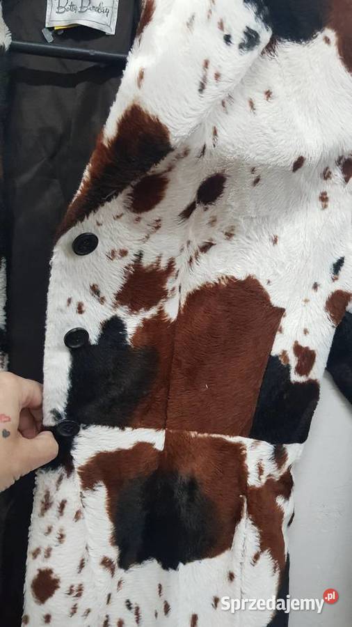 Śliczny płaszczyk w krowie łatki Kielce