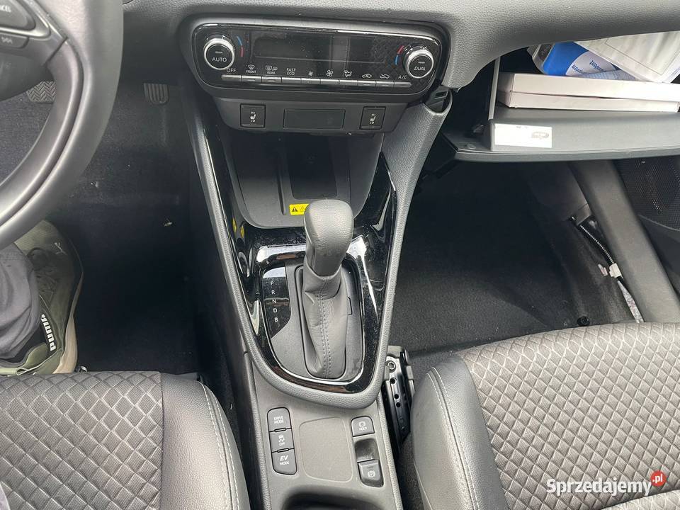 TOYOTA Yaris Hybride 116H Collection GX810 Słubice