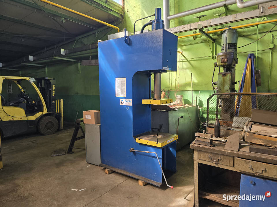 Prasa hydrauliczna 25 ton VEB PYE 25 N 38 wielkopolskie Biskupice