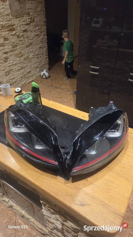 Reflektory lampy przednie Golf VII 7 GTI
USA Busko-Zdrój sprzedam