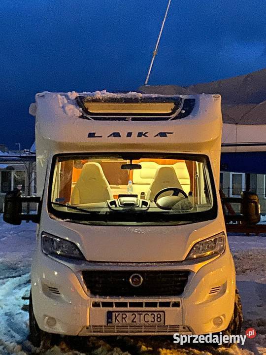 Kamper w bardzo dobrym stanie, idealny do podróży.