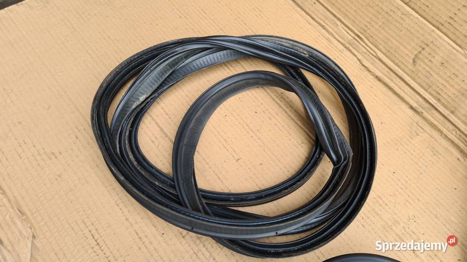 Subaru Forester 3 SH komplet uszczelki wnęki