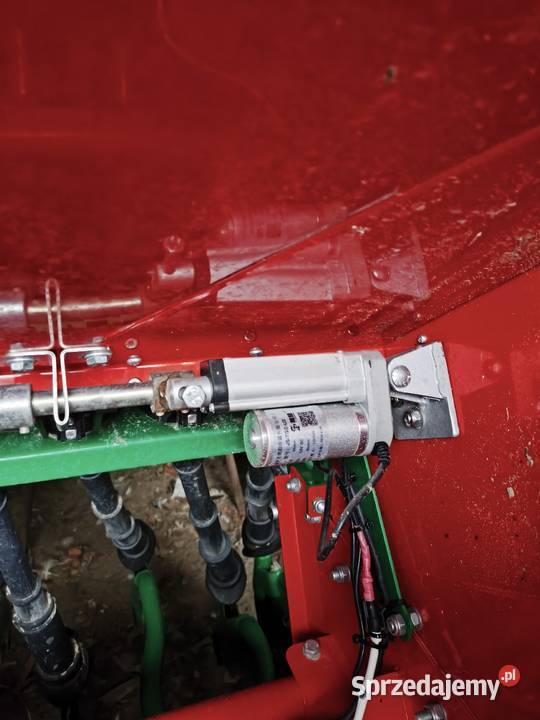 Zestaw uprawowo siewny brona wirnikowa nieuszkodzony Trawniki sprzedam