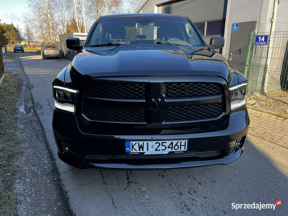Dodge RAM Ram Black edition 57 hemi 4x4 IV Rok produkcji 2017 Gdów