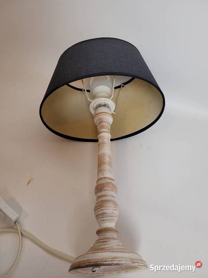 Lampka nocna z drewnianą podstawą Białogard