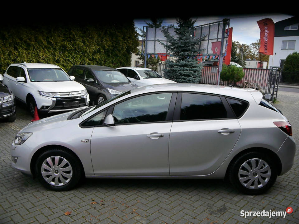 Opel Astra 14t Xenon Stan b 100bezwypadkowy z światła LED Astra Częstochowa