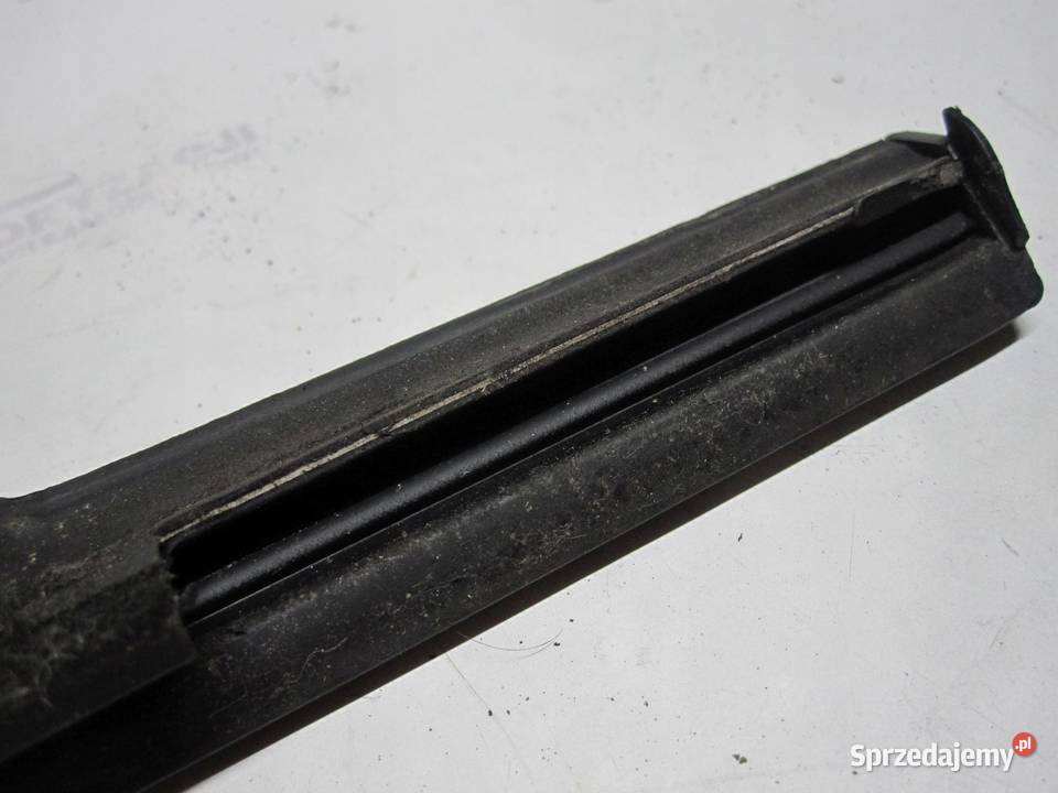 PASSAT B7 13r listwa zgarniająca drzwi prawy osobowe