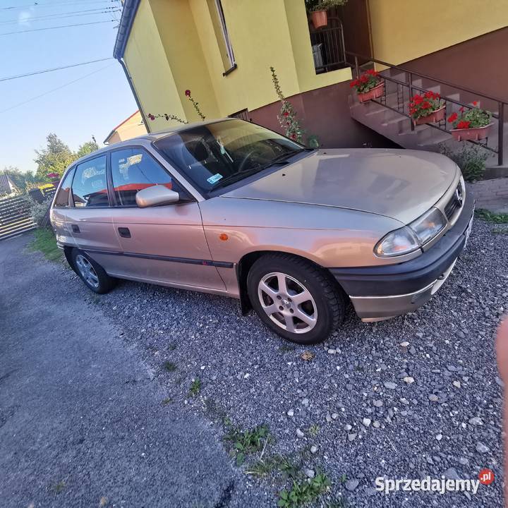 Zadbany opel Astra 16 gaz 8v tania jazda Mielec sprzedam