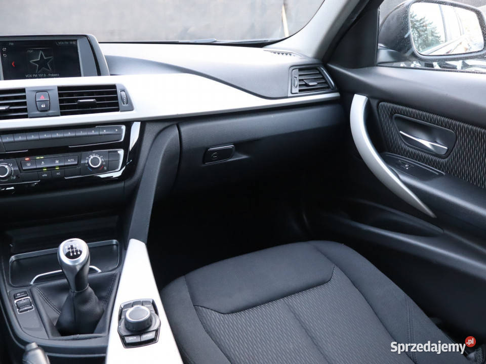 BMW 3 318 i Rok produkcji 2018 Katowice