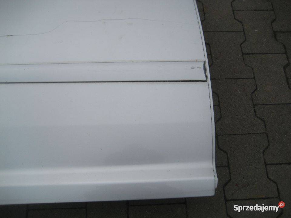 vw touran 0309r drzwi tył prawe kod lakieru LA7W