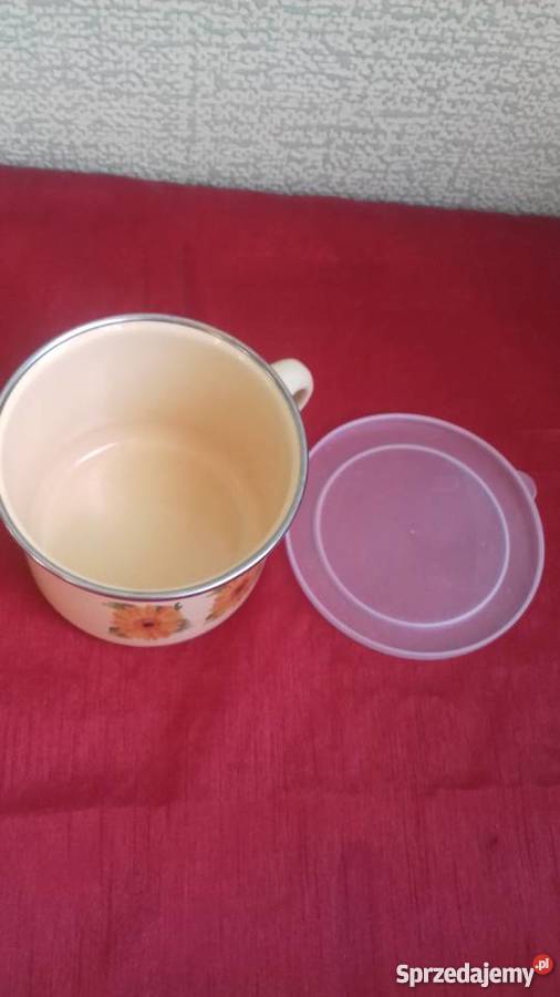 Kubek blaszany z przykryciem