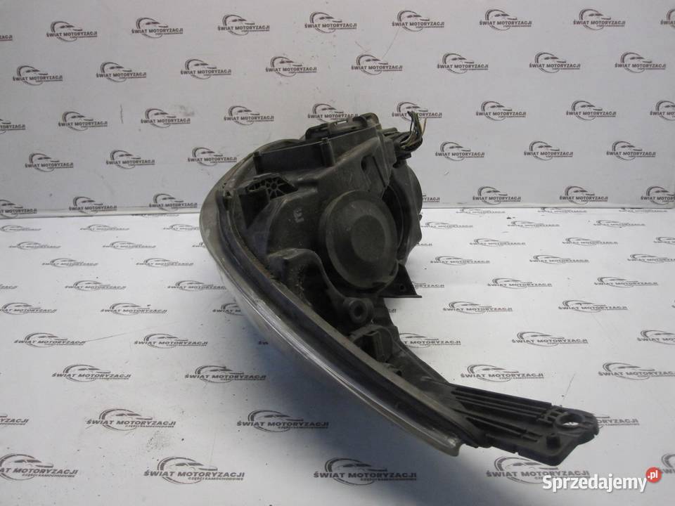 FORD FOCUS MK3 III lampa prawa przód