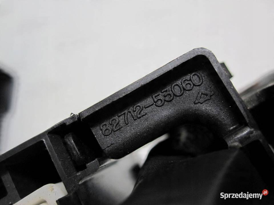 LEXUS IS II 22 D 08r skrzynka bezpieczników