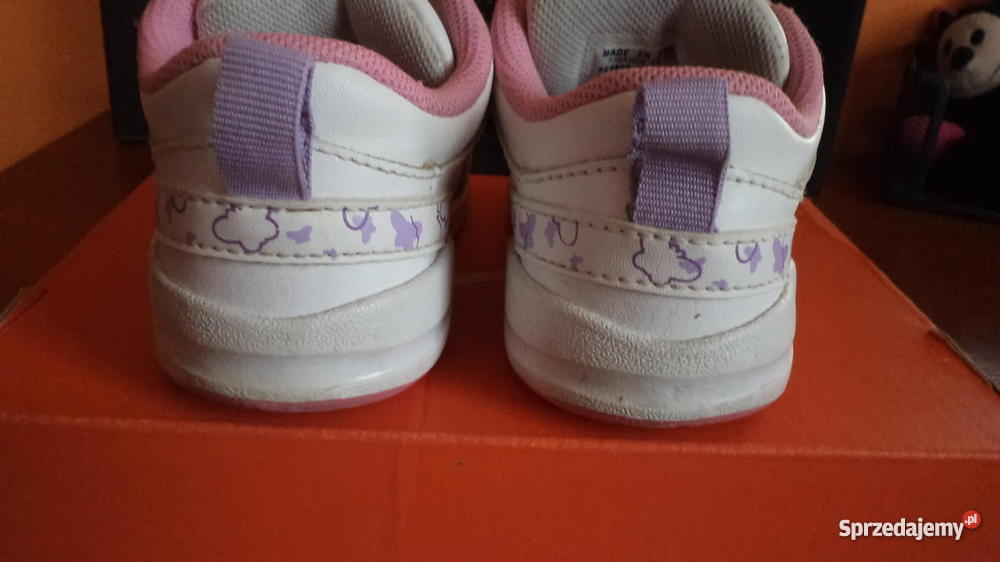 Buciki Nike dziewczynki 21 Wołów