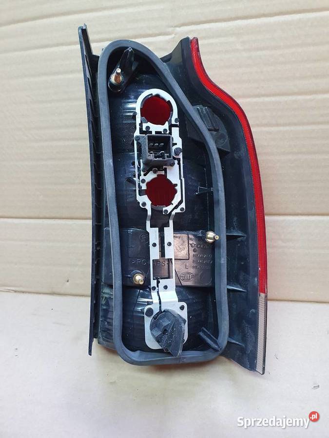 VOLVO V70 II KOMBI LAMPA LEWA TYLNA LEWY TYŁ Oświetlenie