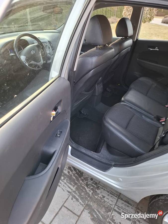 Sprzedam hyundai i30 16 crdi 116 2 komplety kół Radzymin