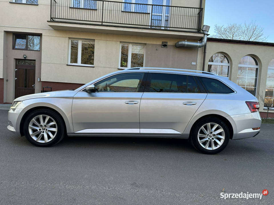 koda Superb 18 TSI 180 DSG Navi BiXenon Led benzyna Józefkowo sprzedam