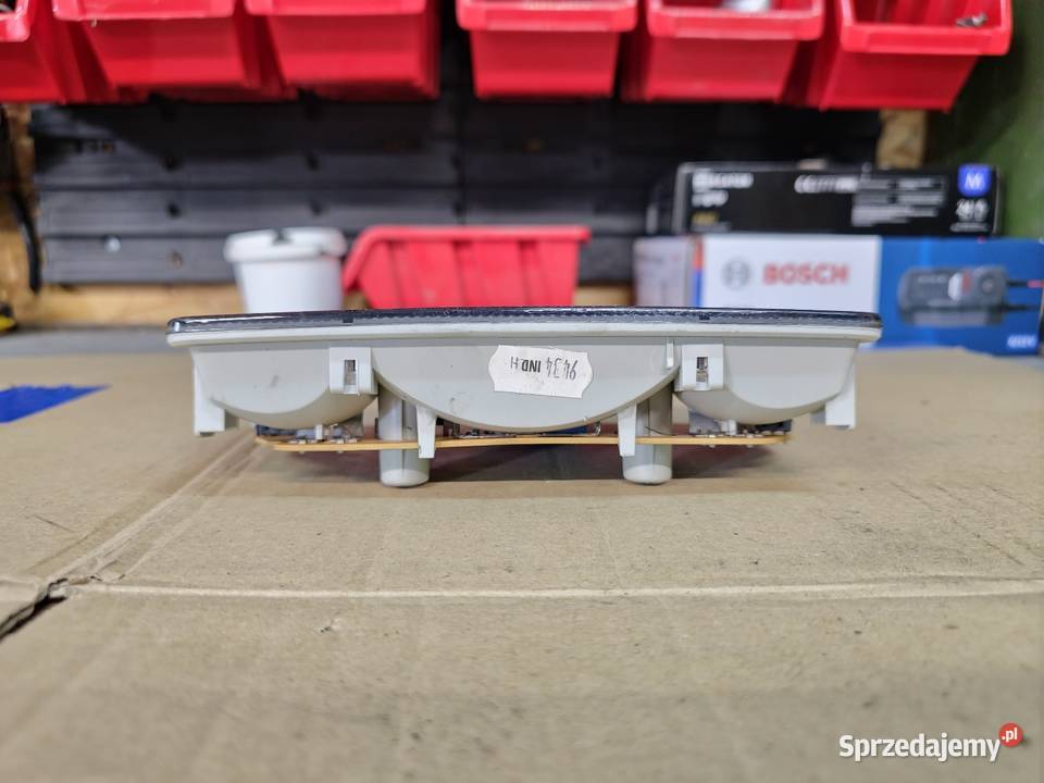 Lampka Podsufitki Beżowa Szyberdach VW Golf IV Klępicz