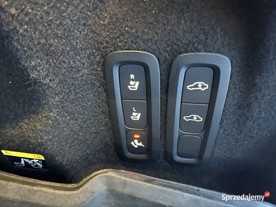 Volvo xc60 T8 twin engine R design isofix