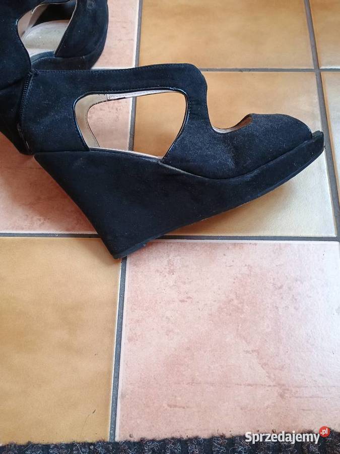 Czarne zamszowe sandały na koturnie skóra ekologiczna Jarocin sprzedam